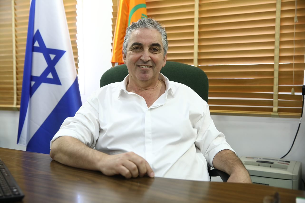ראש העירייה הנבחר, חיים ברוידא נכנס ללשכת ראש העיר