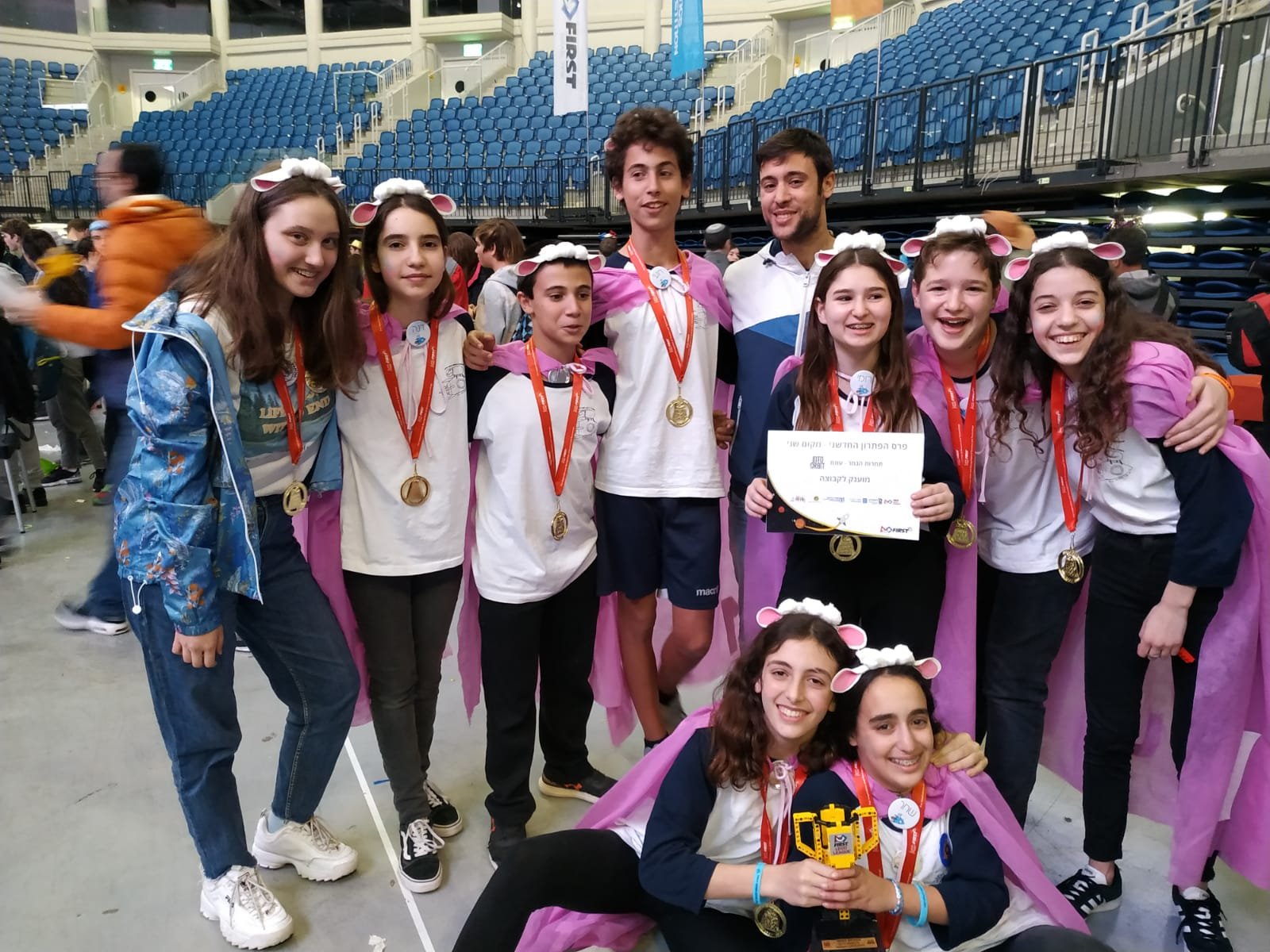 : קבוצת רובוטיקה מכיתה ט' וקבוצת רובוטיקה מכיתה ח' הגיעו למקום הראשון בתחרות הרובוטיקה הארצית של ה- F.L.L